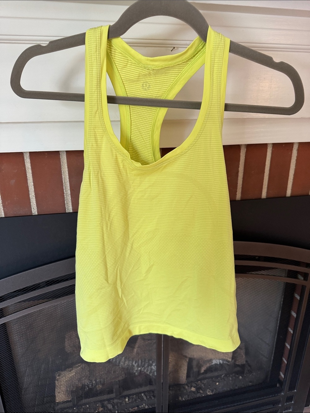 Lululemon cropped swiftly tank Size 6